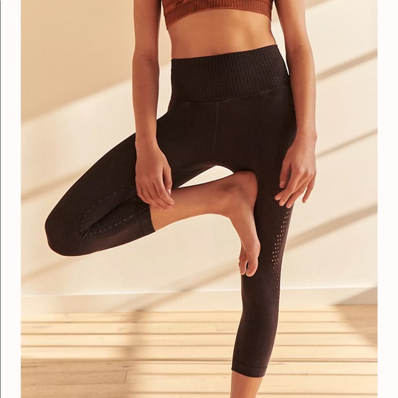 Free People Movement Good Karma/Shanti capris - Picture 3 of 15